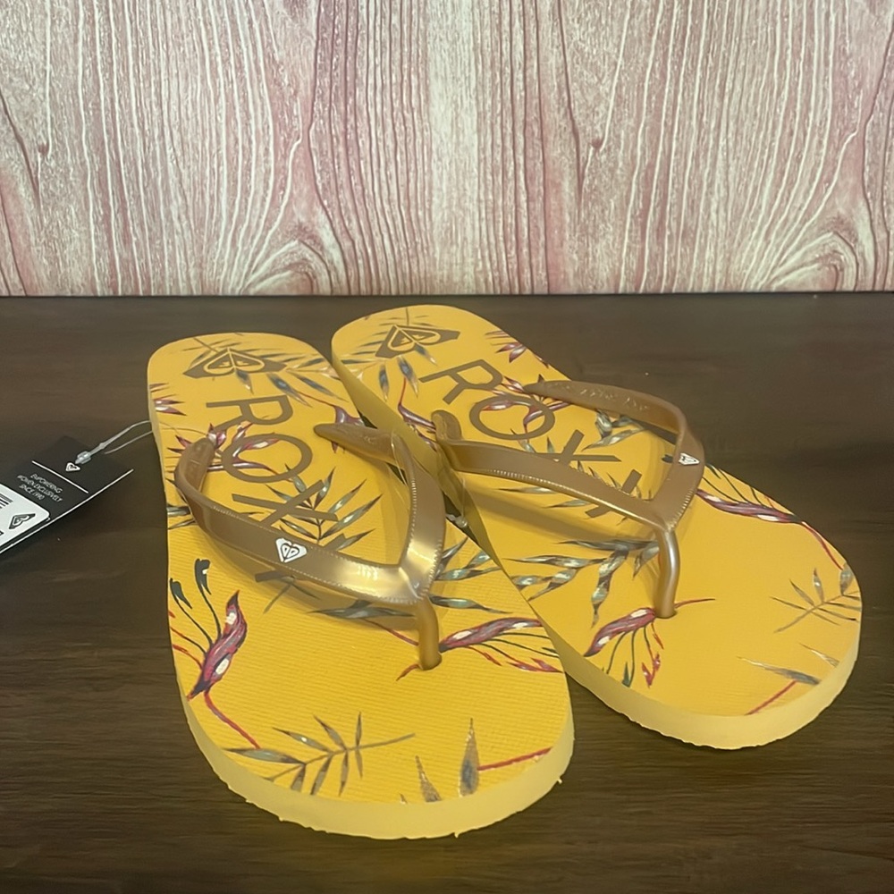 New Woman’s Roxy Flip Flops - Picture 6 of 7
